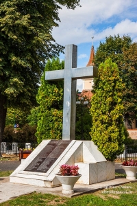 monument-si-cimitirul-eroilor-ai-revolutiei-din-decembrie-1989-brasov02